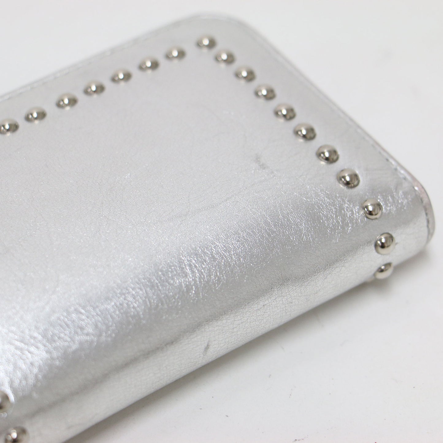 スタッズ付き ラウンドジップ スモール 財布 / SMALL ZIP PURSE WITH STUDS コインケース カードケース メタリック レザー