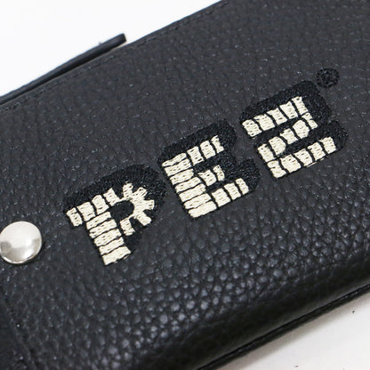 × PEZ 24秋冬 牛革 カラビナ付き パス＆キーケース / マルチケース ポーチ 猫と犬柄 ロゴ 刺繍 カウレザー