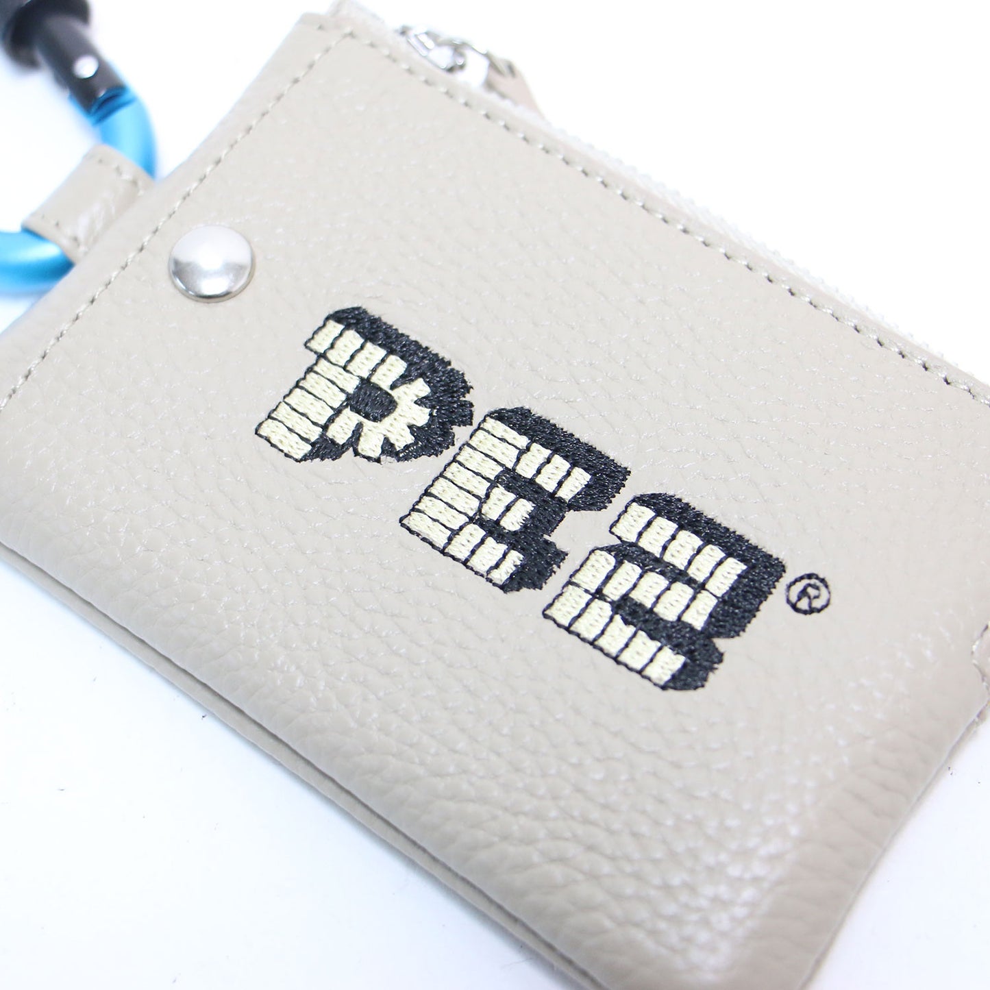 × PEZ 24秋冬 牛革 カラビナ付き パス＆キーケース / マルチケース ポーチ ZOO柄 ロゴ 刺繍 カウレザー