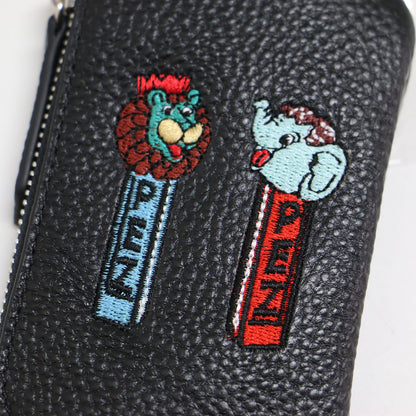 × PEZ 23秋冬 牛革モバイル ストラップ ショルダー / キーケース ポーチ ZOO柄 ロゴ 刺繍 カウレザー