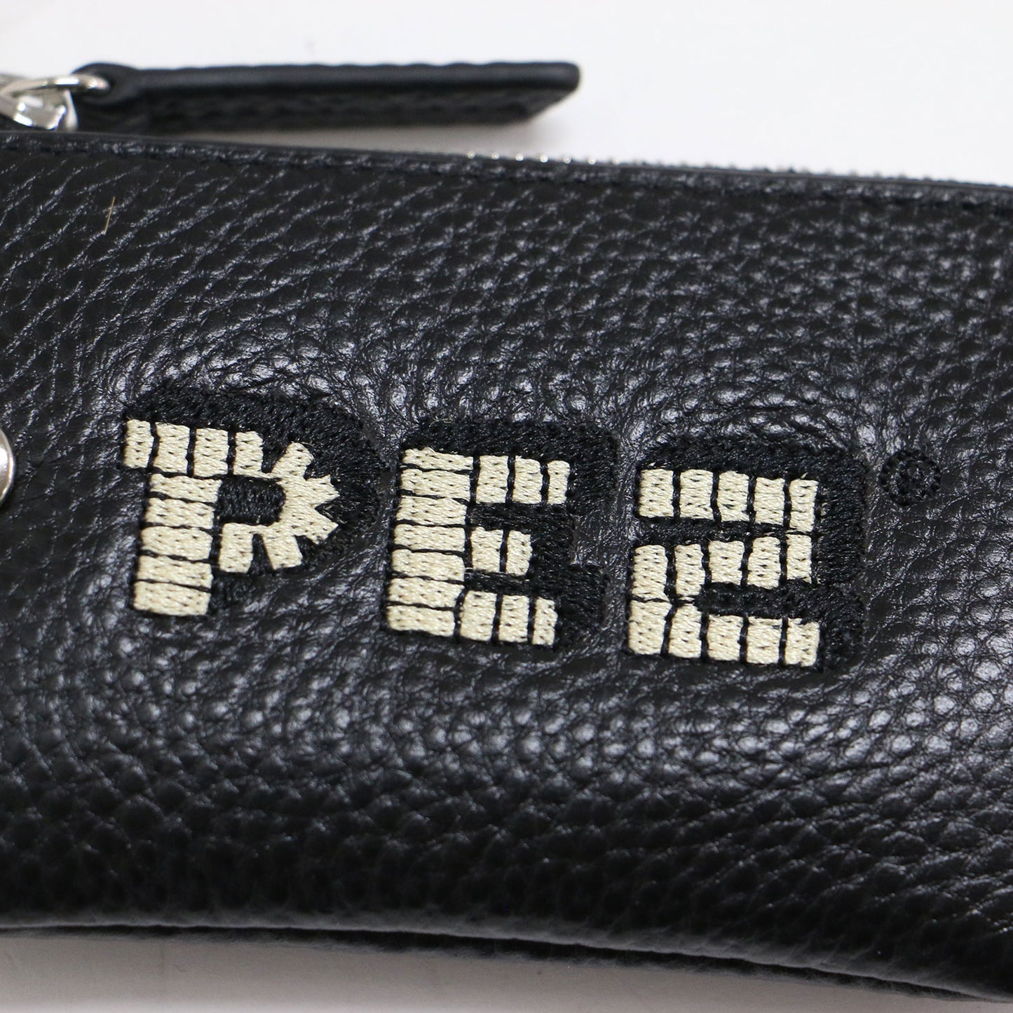 × PEZ 23秋冬 牛革モバイル ストラップ ショルダー / キーケース ポーチ ZOO柄 ロゴ 刺繍 カウレザー