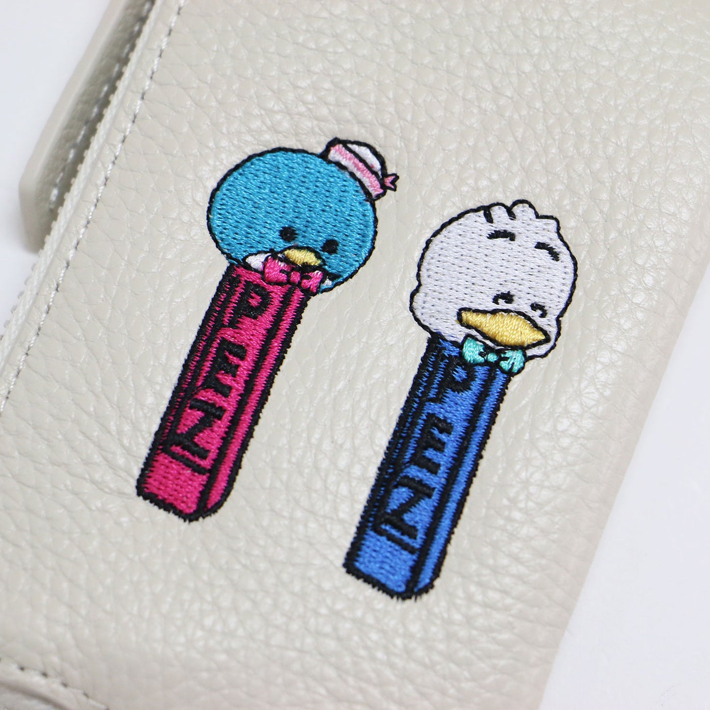 × はぴだんぶい × PEZ 25秋冬 本革 カラビナ付き パス ＆ キーケース / コインケース マルチケース 刺繍 ペッツ サンリオ