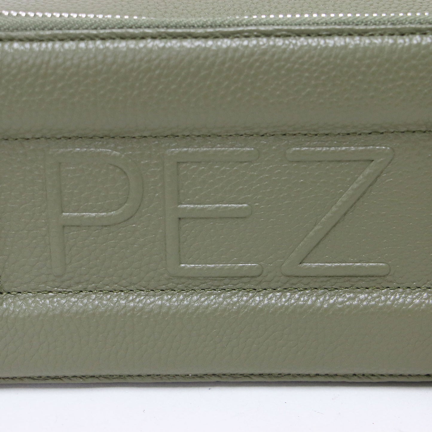 × PEZ 26春夏 本革 ウォレット & ショルダーバッグ / 財布 肩掛け 斜め掛け チャーム付 ペッツ エンボスロゴ カウレザー