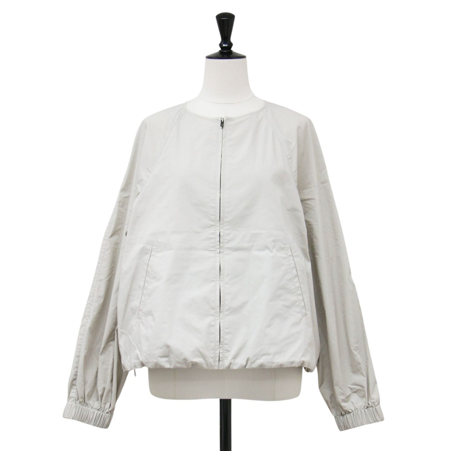 24秋冬 ノーカラー クロップド ジップアップブルゾン / TECH POPLIN ABILA ジャケット 長袖 クルーネック ラグラン ギャザー