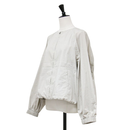 24秋冬 ノーカラー クロップド ジップアップブルゾン / TECH POPLIN ABILA ジャケット 長袖 クルーネック ラグラン ギャザー