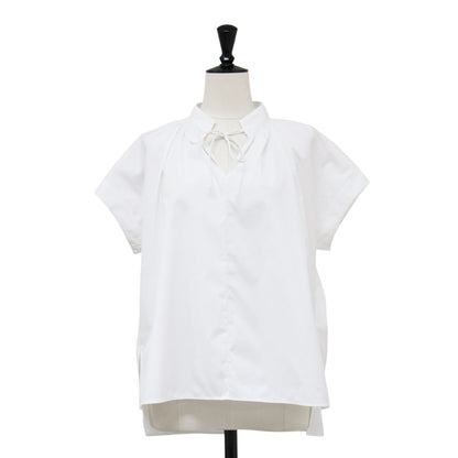 25秋冬 コットン ブラウス / Luxe Cotton Kate Blouse シャツ 半袖 バンドカラー スリットネック シャーリング Aラインシルエット コットン