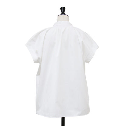 25秋冬 コットン ブラウス / Luxe Cotton Kate Blouse シャツ 半袖 バンドカラー スリットネック シャーリング Aラインシルエット コットン