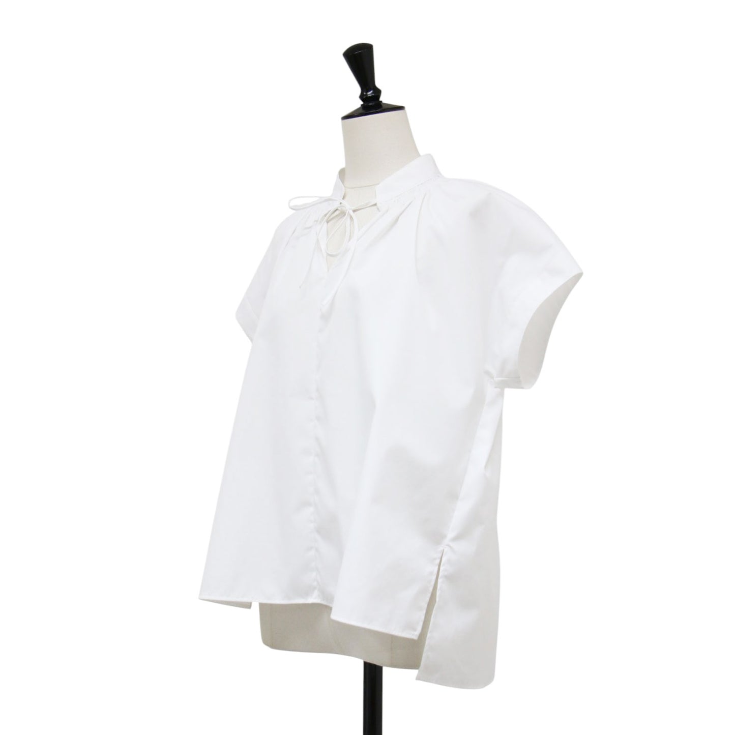 25秋冬 コットン ブラウス / Luxe Cotton Kate Blouse シャツ 半袖 バンドカラー スリットネック シャーリング Aラインシルエット コットン