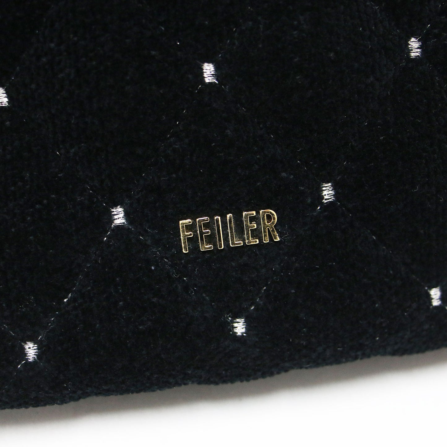 キルティング 刺繍 トートバッグ / ハンドバッグ メタルロゴ ダイヤ柄