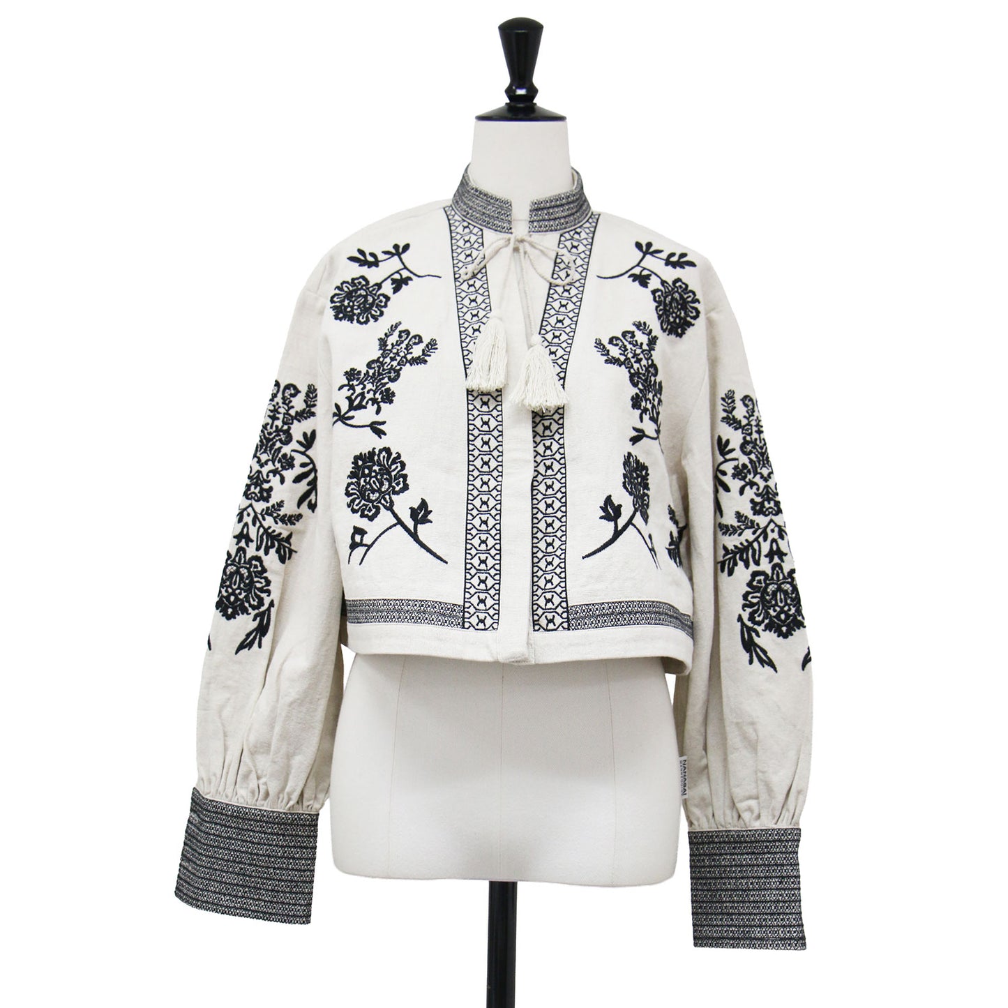 23春夏 メディヴィンテージ フラワーエンブロイダリーシャツ / MEDI VINTAGE FLOWER EMBROIDERY SHIRT プルオーバー ショート丈 厚手 キーネック 長袖 刺繍 タッセル コットン リネン ウォッシャブル