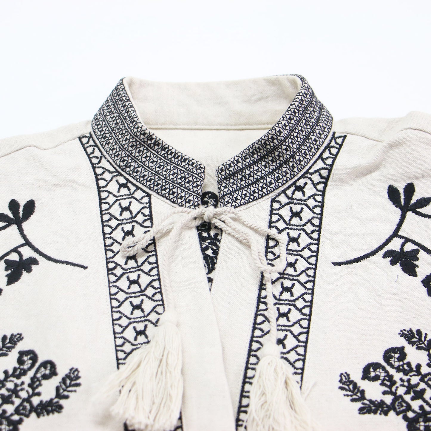 23春夏 メディヴィンテージ フラワーエンブロイダリーシャツ / MEDI VINTAGE FLOWER EMBROIDERY SHIRT プルオーバー ショート丈 厚手 キーネック 長袖 刺繍 タッセル コットン リネン ウォッシャブル