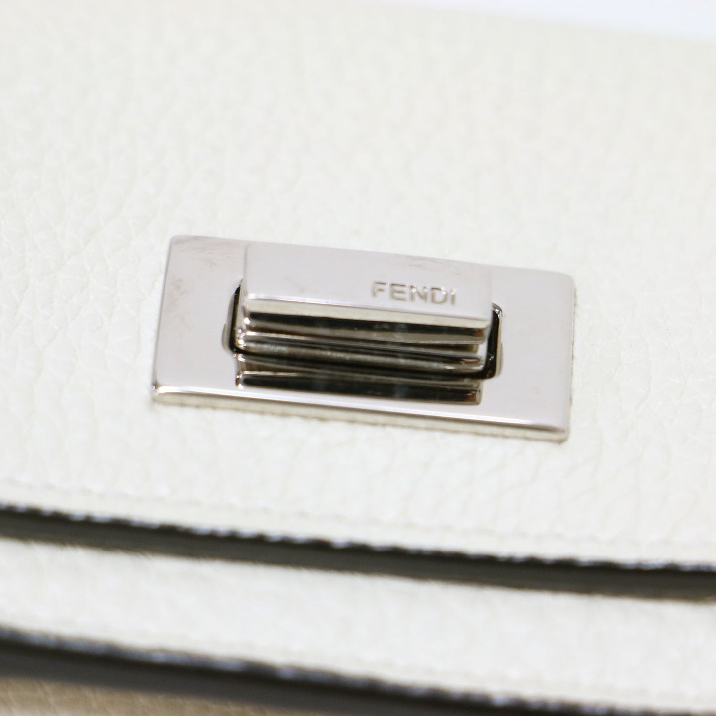ピーカブー マイクロ 三つ折り 財布 / ウォレット コンパクト バイカラー ツイストロック レザー