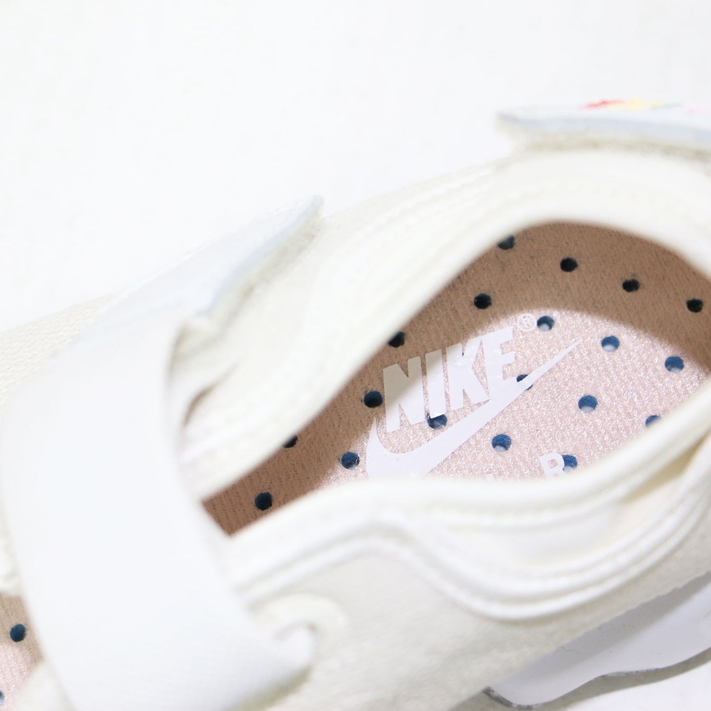 26春夏 WMNS NIKE AIR RIFT DJ4639-121 / ウェメンズ エアリフト ストラップ スニーカー サンダル