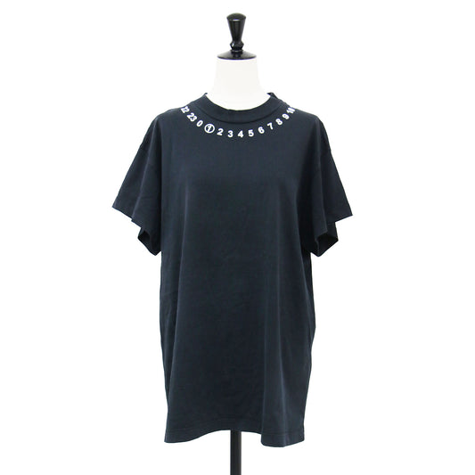 カレンダーグラフィック ロゴ 半袖Ｔシャツ S51GC0449 S22816 / カットソー ハーフスリーブ クルーネック ナンバー コットン