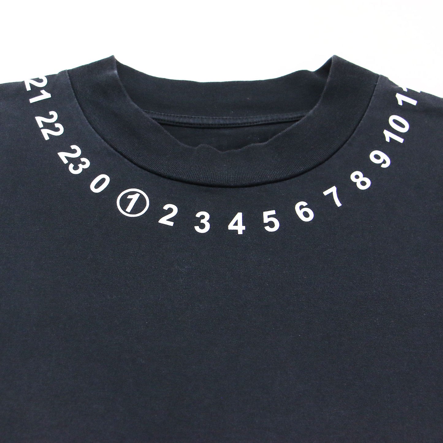 カレンダーグラフィック ロゴ 半袖Ｔシャツ S51GC0449 S22816 / カットソー ハーフスリーブ クルーネック ナンバー コットン