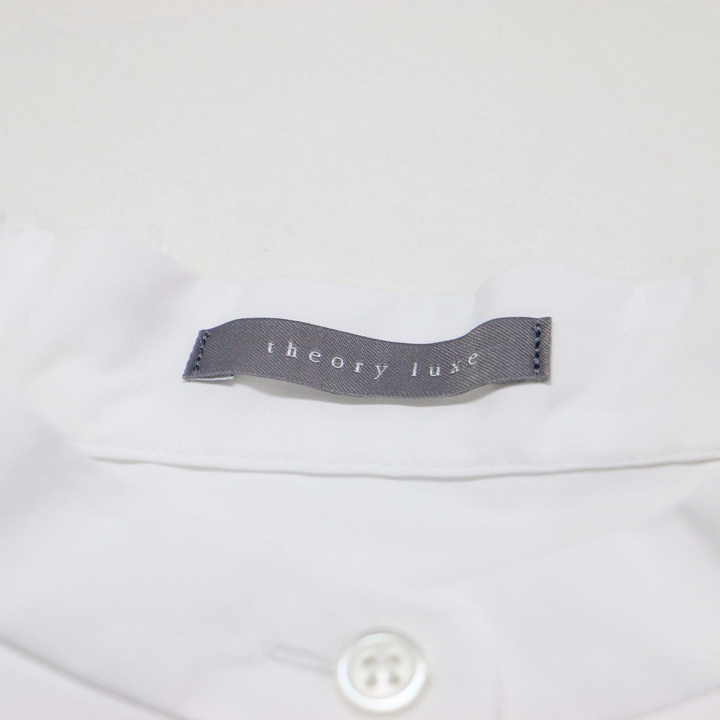 26春夏 バンドカラー 長袖 シャツ / LUXECOTTON NARVI SHIRT クルーネック バックヨーク タック 比翼ボタン ストレッチ コットン