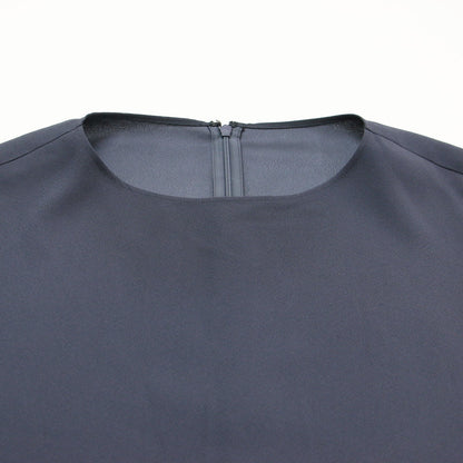 26春夏 クロップドブラウス / FluidBackSatin プルオーバー ショート丈 フレア ラウンドネック 半袖 フレンチスリーブ サテン 切替え バックファスナー ウォッシャブル