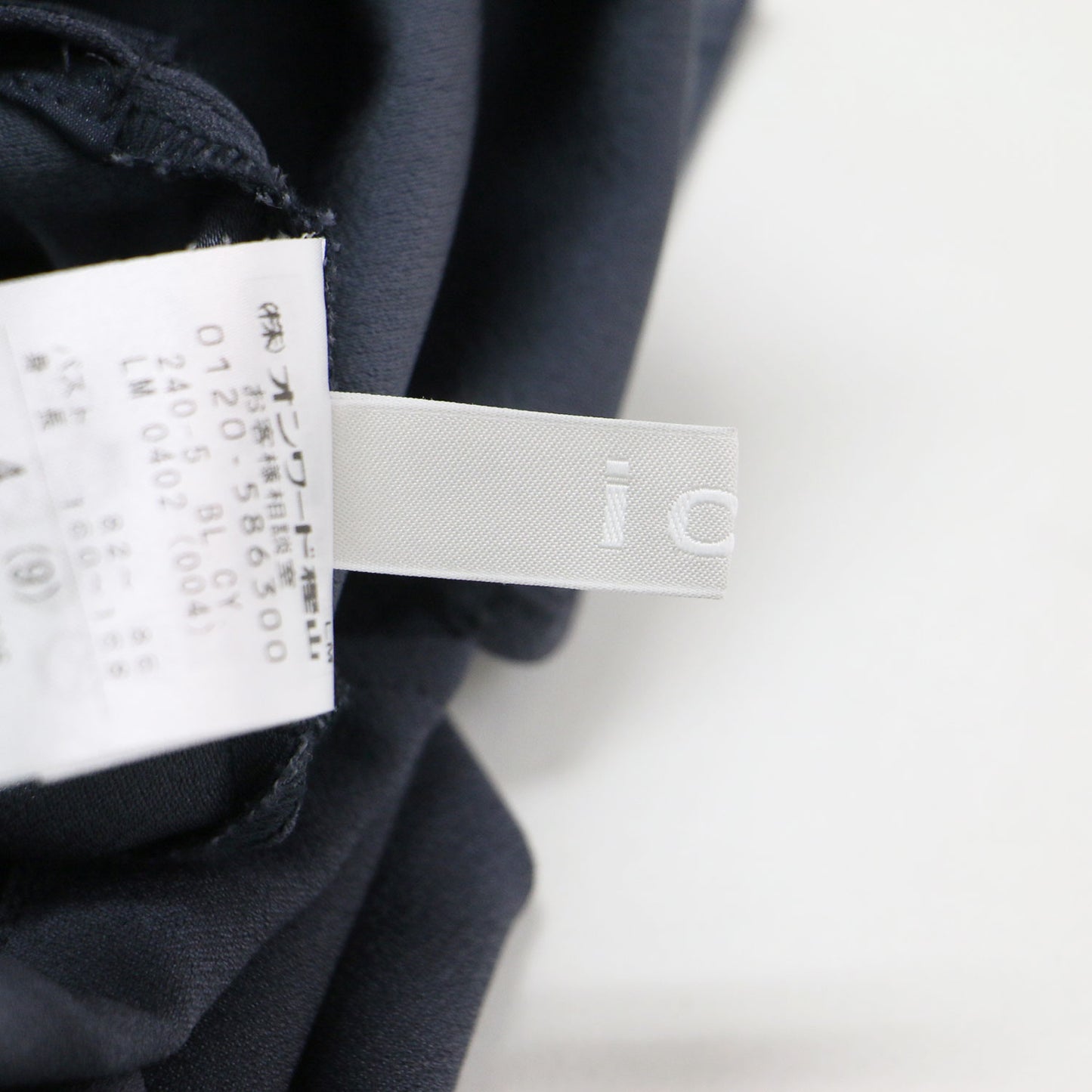 26春夏 クロップドブラウス / FluidBackSatin プルオーバー ショート丈 フレア ラウンドネック 半袖 フレンチスリーブ サテン 切替え バックファスナー ウォッシャブル