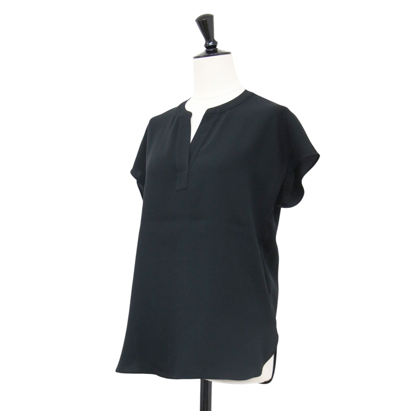 25春夏 サテンクレープ スキッパー ブラウス / SATIN CREPE EASY POPOVER プルオーバー フレンチスリーブ ノーカラー スリット