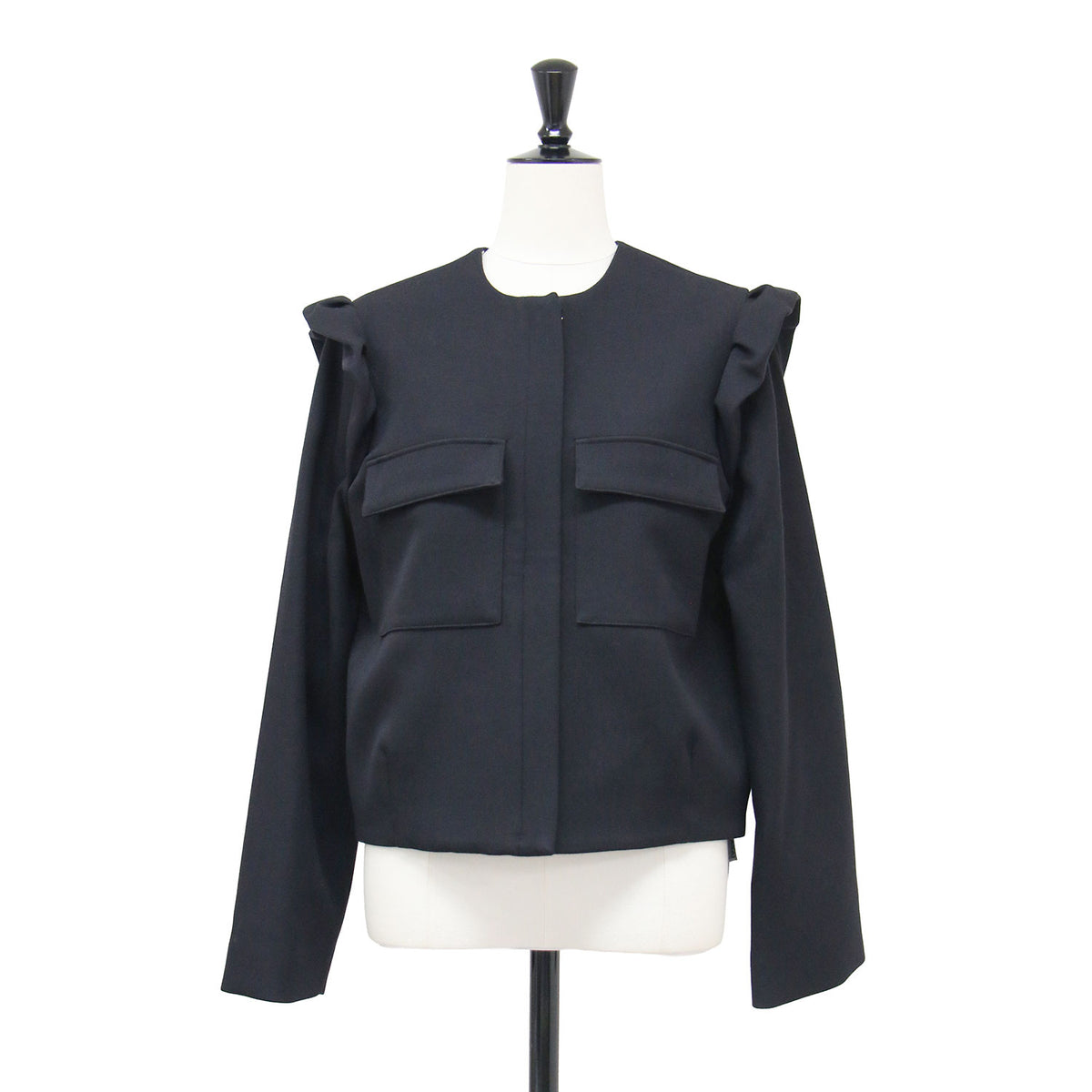 フリル ノーカラー ショートジャケット / SHOULDER FRILL BLOUSON BD2411-3B-02 / ボレロ 長袖 クルーネック コンパクト ウール