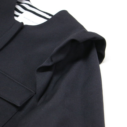 フリル ノーカラー ショートジャケット / SHOULDER FRILL BLOUSON BD2411-3B-02 / ボレロ 長袖 クルーネック コンパクト ウール