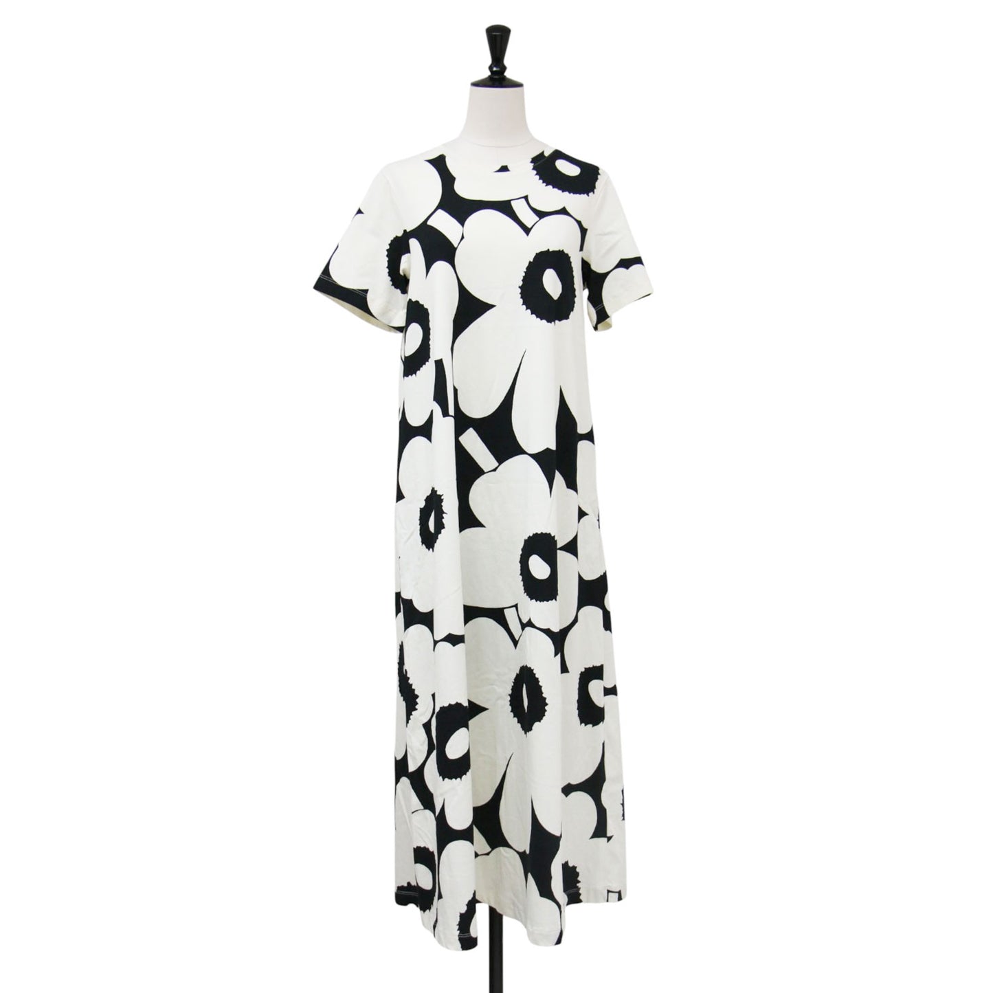 25秋冬 フラワー プリント Tシャツワンピース / Pisteinen Unikko dress ドレス ロング丈 Aライン フレア クルーネック 半袖 花柄 コットン