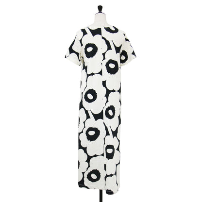 25秋冬 フラワー プリント Tシャツワンピース / Pisteinen Unikko dress ドレス ロング丈 Aライン フレア クルーネック 半袖 花柄 コットン