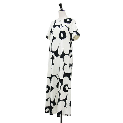 25秋冬 フラワー プリント Tシャツワンピース / Pisteinen Unikko dress ドレス ロング丈 Aライン フレア クルーネック 半袖 花柄 コットン