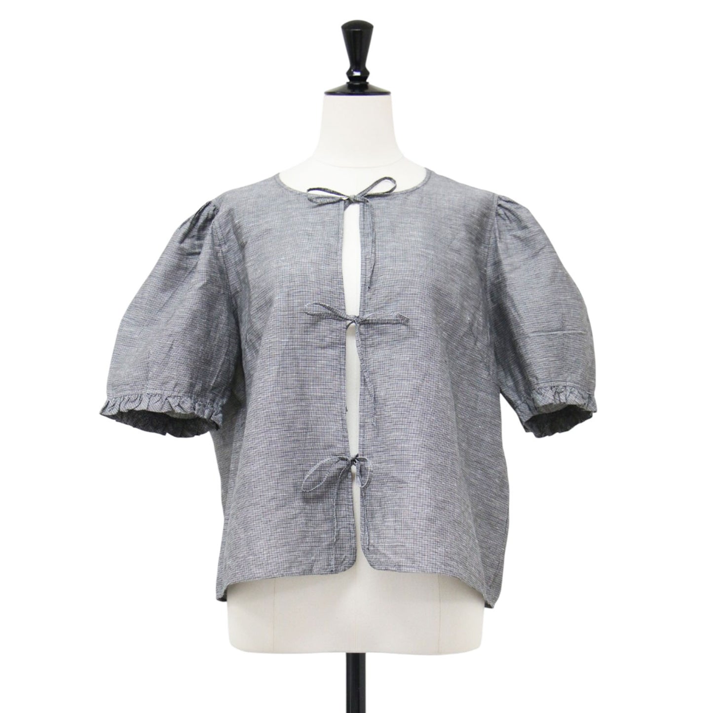 25春夏 オープンリボン ブラウス / OPEN RIBBON BLOUSE 半袖 5分丈 ボリュームスリーブ ラウンドネック ギャザー フリル ワイド チェック コンパクト リネン コットン