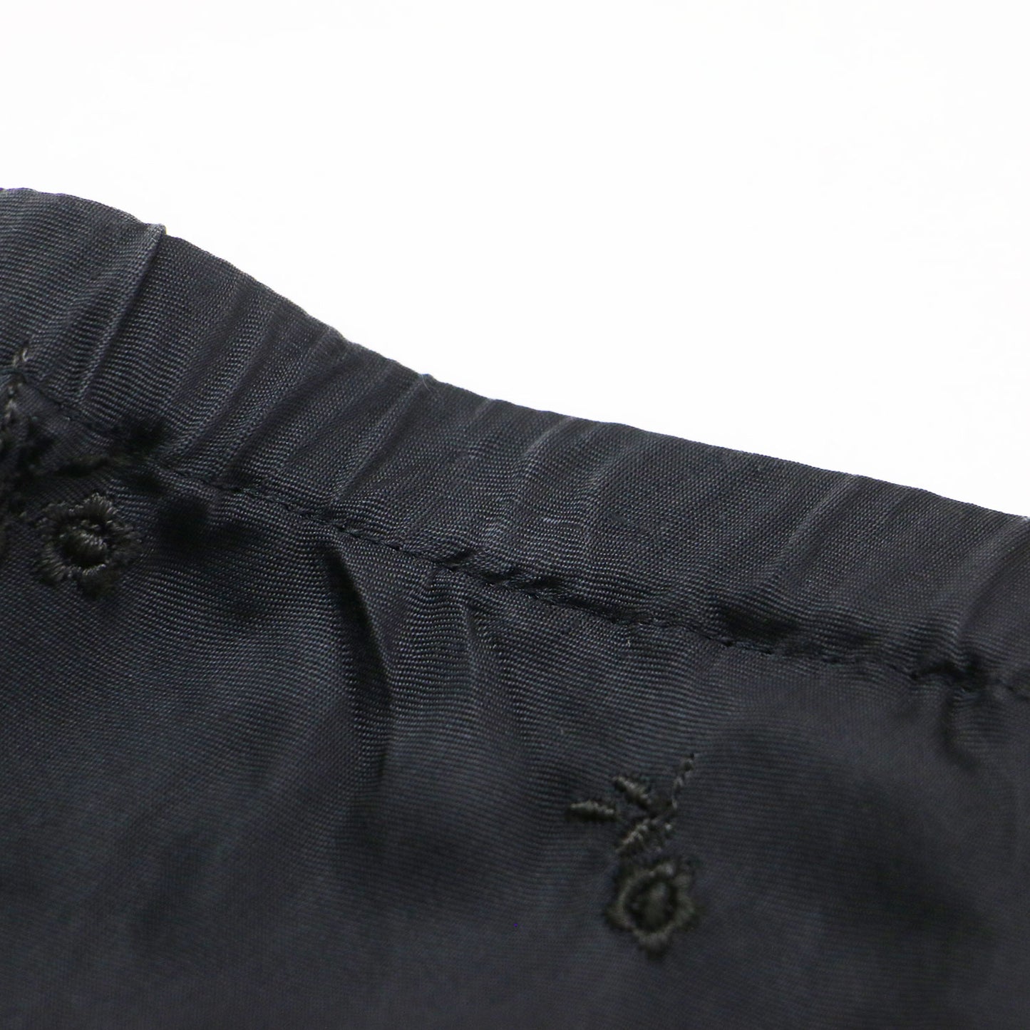 × Bshop 別注 26春夏 キュプラフラワーエンブロイダリースカート / ロング丈 Iライン ウエストゴム オーバーサイズ バックファスナー 刺繍 花柄 光沢 ウォッシャブル