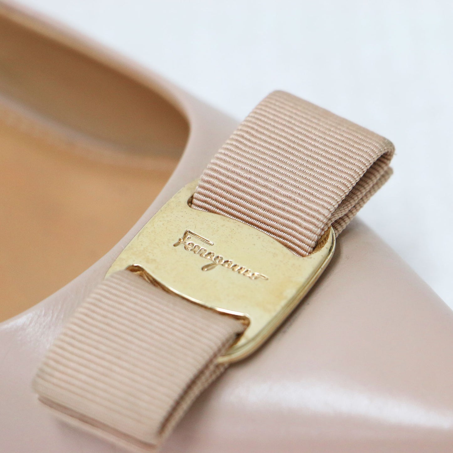 ヴァラ パンプス / VARA ポインテッドトゥ リボン ミドルヒール レザー