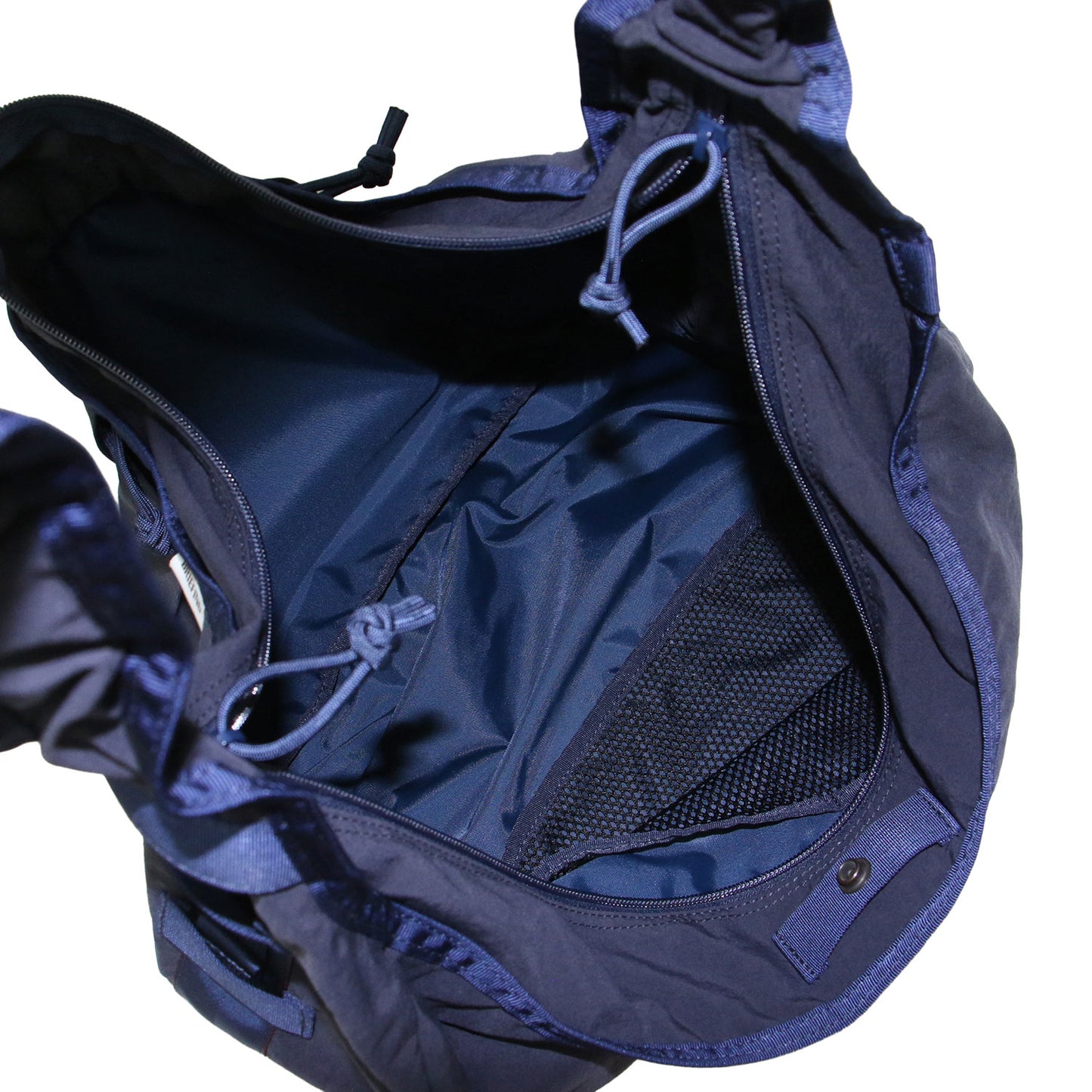 ショルダーバック / HOBO BAG WIDE クロスボディ 肩掛け ハーフムーン型 ブランドタグ アジャスター スナップボタン ステッチ ナイロン