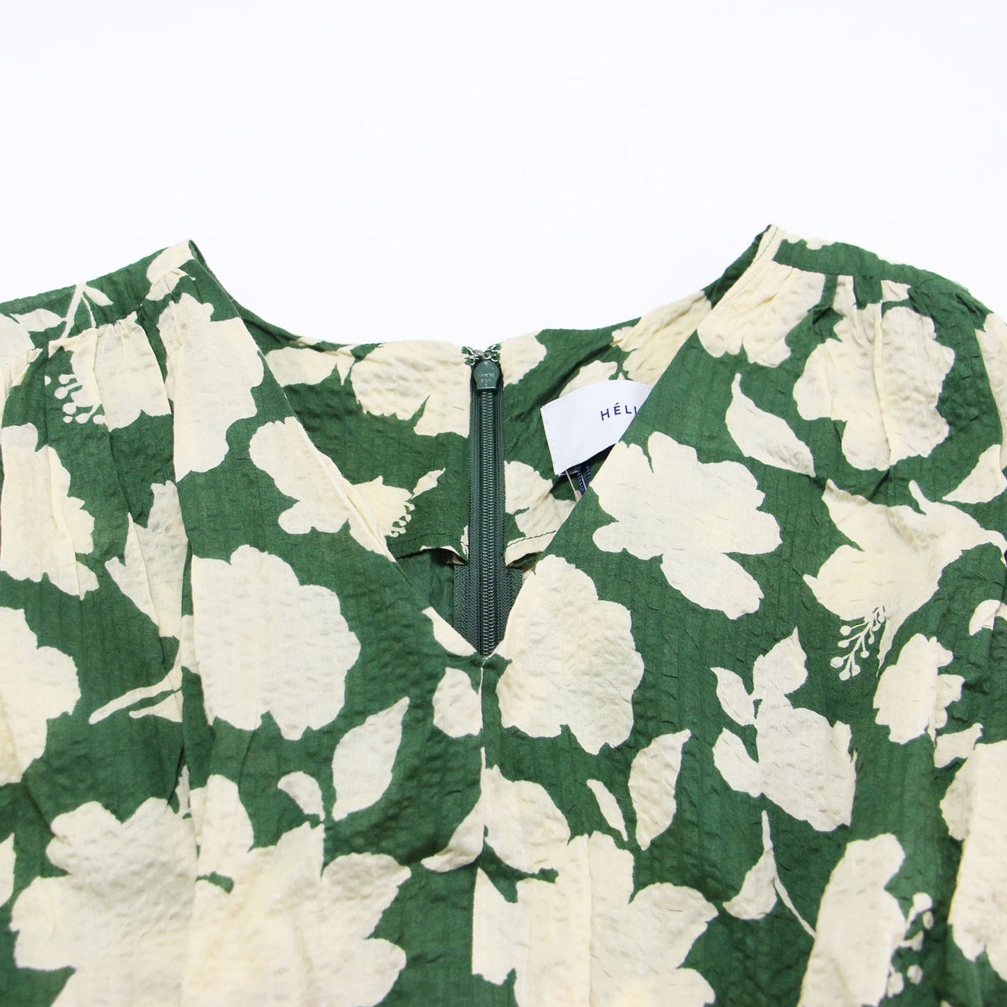エリオポール シアサッカー プリントワンピース / ドレス SEERSUCKER PRINTED DRESS フレンチスリーブ ロング丈 Vネック ウエストシャーリング Aラインシルエット