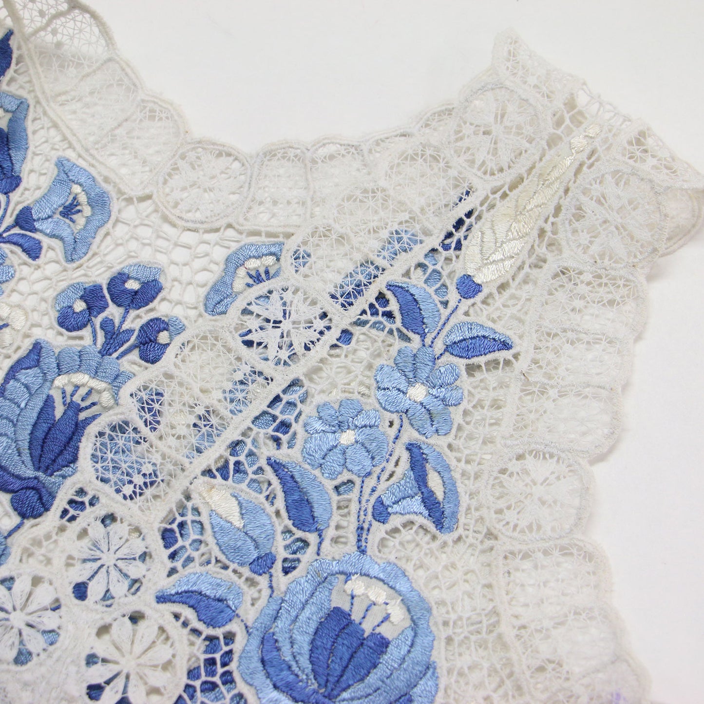 カロチャ刺繍 ベスト / 羽織り ショート丈 ノースリーブ シアー レース フラワーモチーフ 花柄 光沢 ヴィンテージ