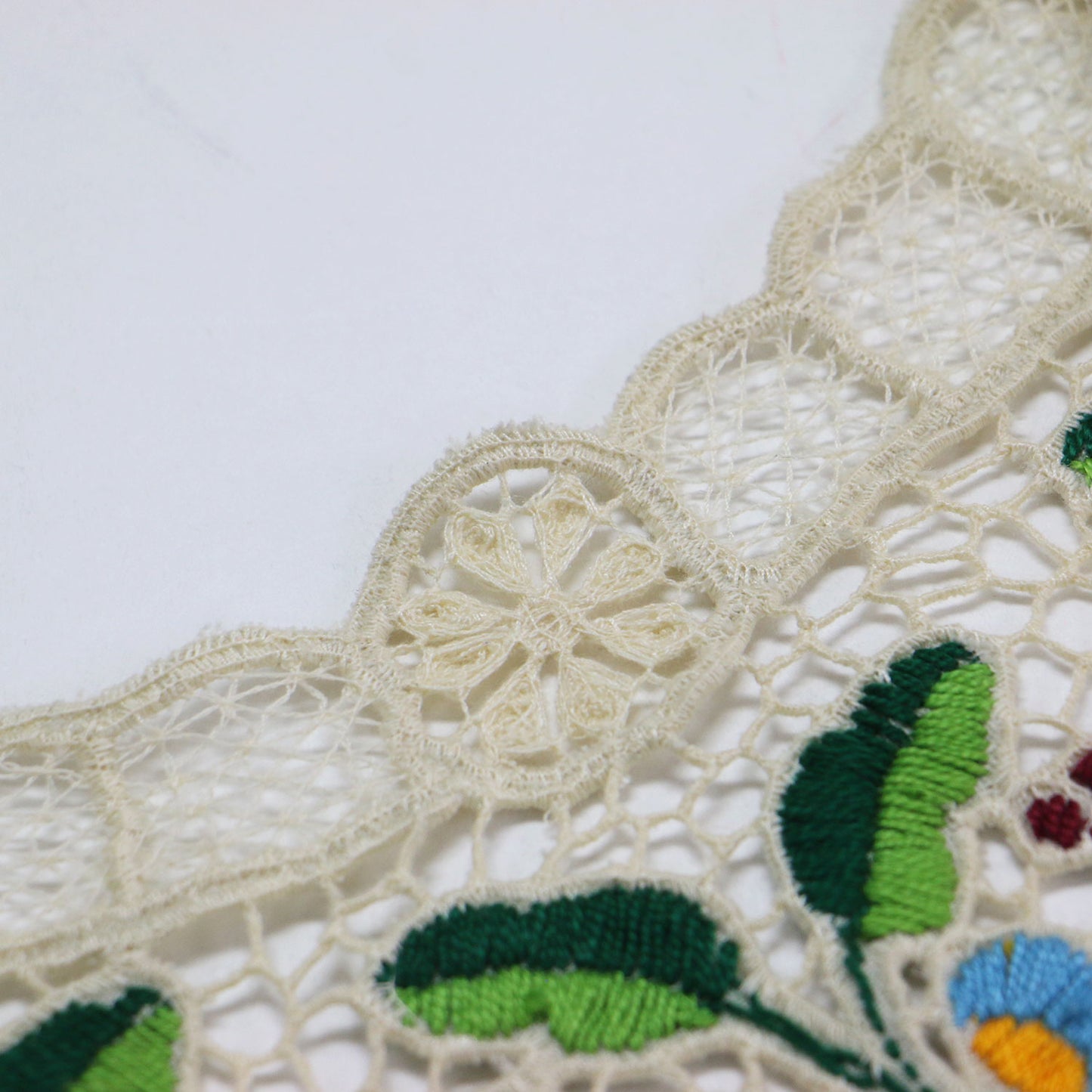 カロチャ刺繍 ベスト / 羽織り ショート丈 ノースリーブ シアー レース フラワーモチーフ 花柄 微光沢 ヴィンテージ