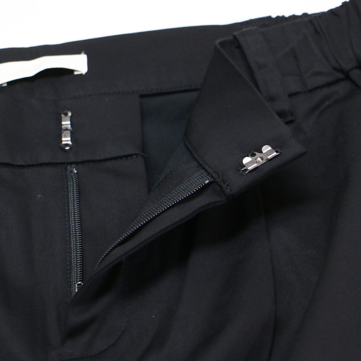 23春夏 裾ねじりパンツ / テーパード クロップド ウエストゴム 光沢 ストレッチ コットン ウォッシャブル