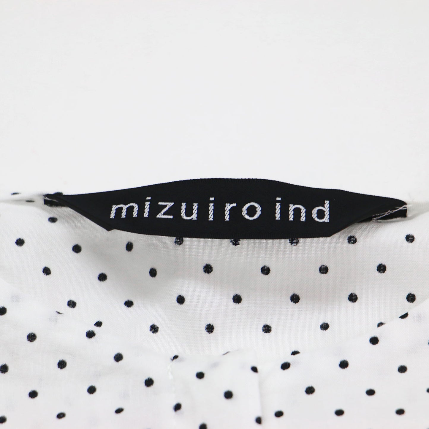 ドット ドローストリング シャツ / dots drawstring shirt プルオーバー クロップド丈 クルーネック ノーカラー 半袖 ドロップショルダー 薄手 総柄 比翼ボタン コットン ウォッシャブル