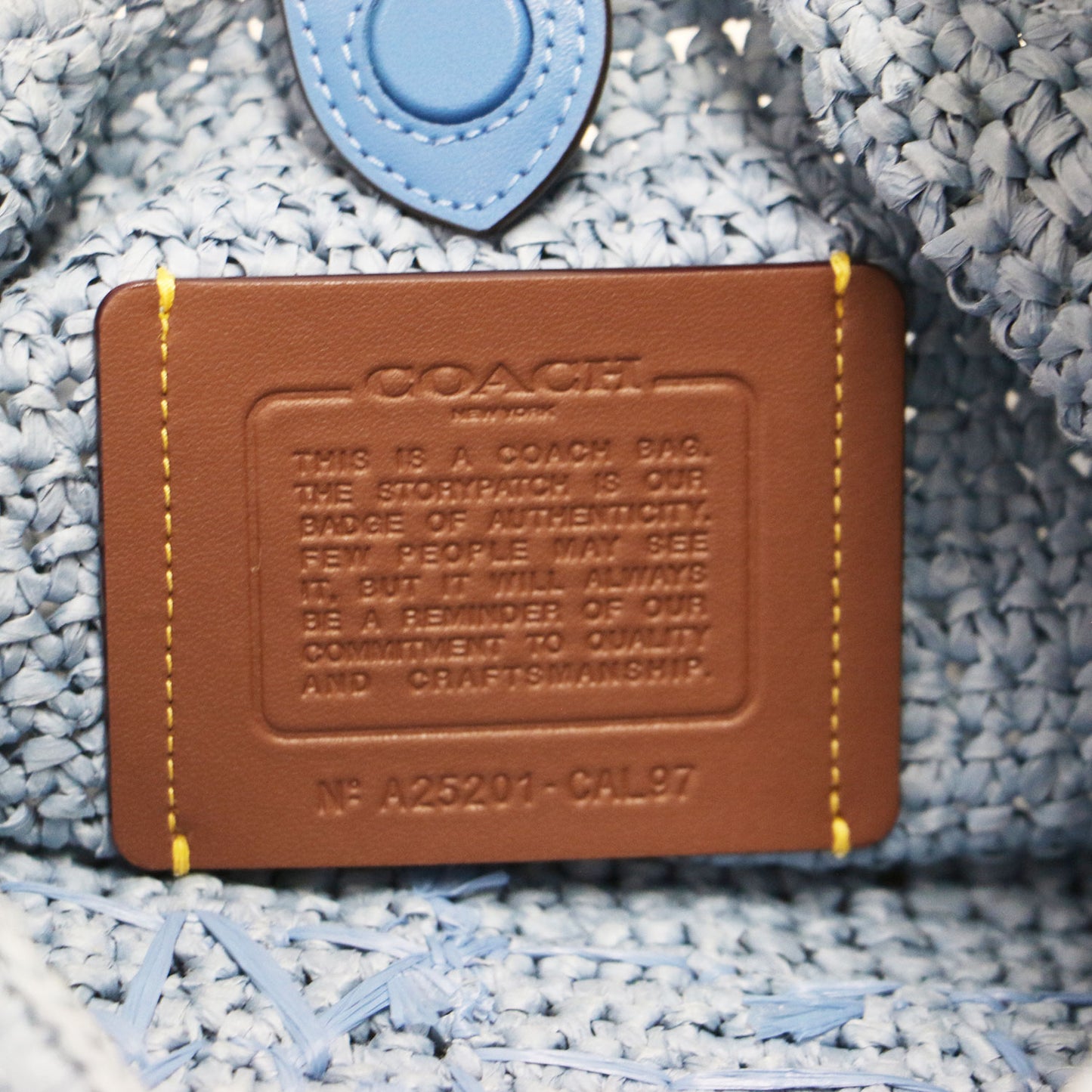 25春夏 日本限定 ブルックリン ショルダー バッグ28 / ハンドバッグ ラウンド型 ワンショルダー ブランドロゴ 刺繍 タグ マグネット開閉 ストロー レザー