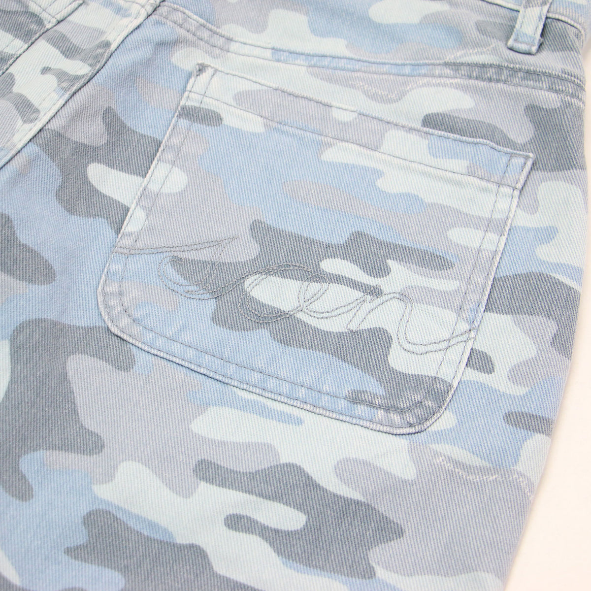 カモフラ柄 カーブ ぺインター デニムパンツ / Camo Drew Jeans テーパード 迷彩 コットン
