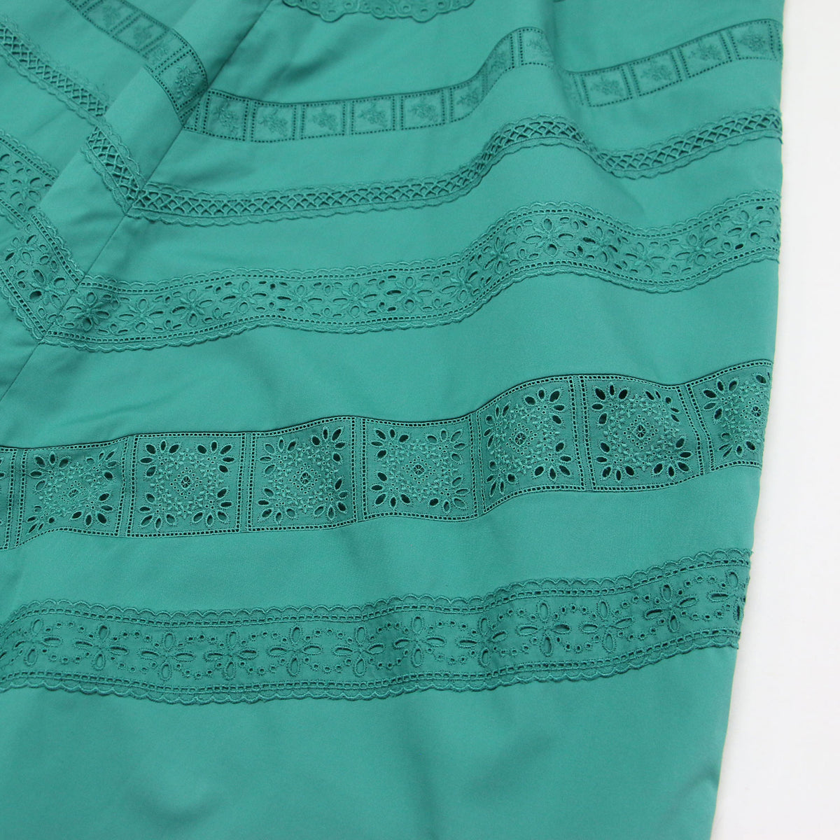 コットン レース スカート / Cotton Lace ロング丈 Aライン バックファスナー ウエストリボン 刺繍 凹凸 フラワーモチーフ