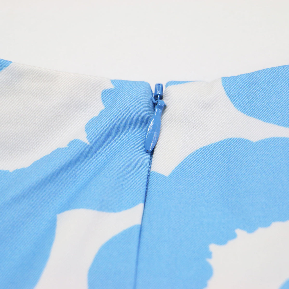 25秋冬 ウニッコ フラワー ワンピース / Silurtti Unikko Day Dress ドレス ミニ丈 Aライン ラウンドネック ノースリーブ 花柄 バックファスナー コットン ウォッシャブル