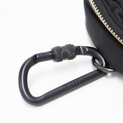 ミニショルダーバッグ / HOWL DAYPACK MINI ポシェット 肩掛け クロスボディ リュック マルチウェイ カラビナ ロゴ