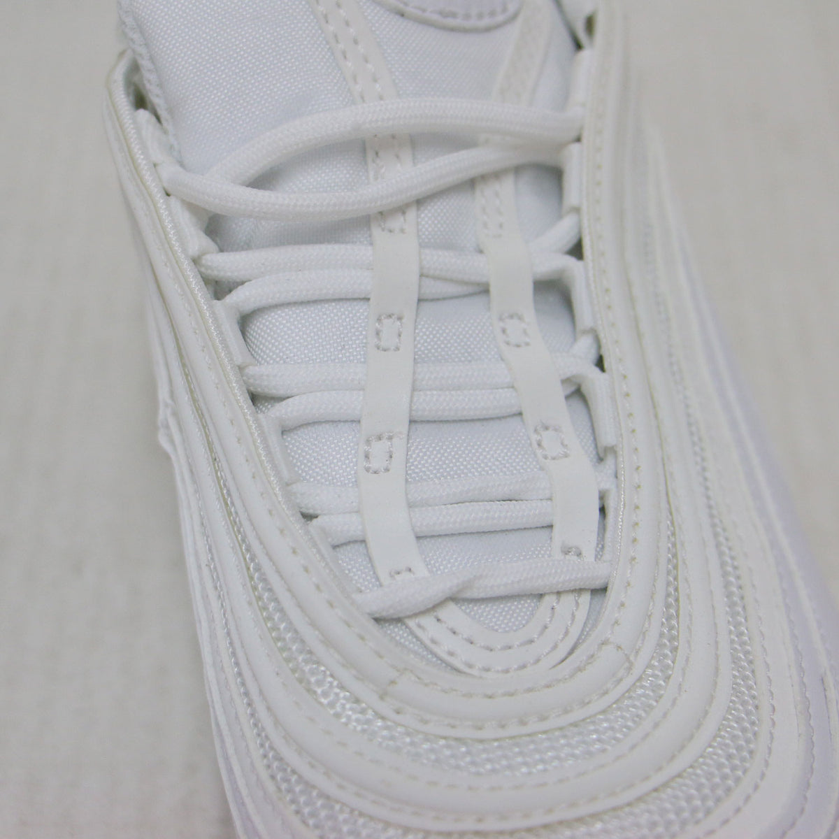 ウィメンズ エア マックス / WMNS AIR MAX 97 DH8016-100 / スニーカー ローカット エアソール ボリュームソール メッシュ レースアップ ヒールビュー ロゴ 刺繍