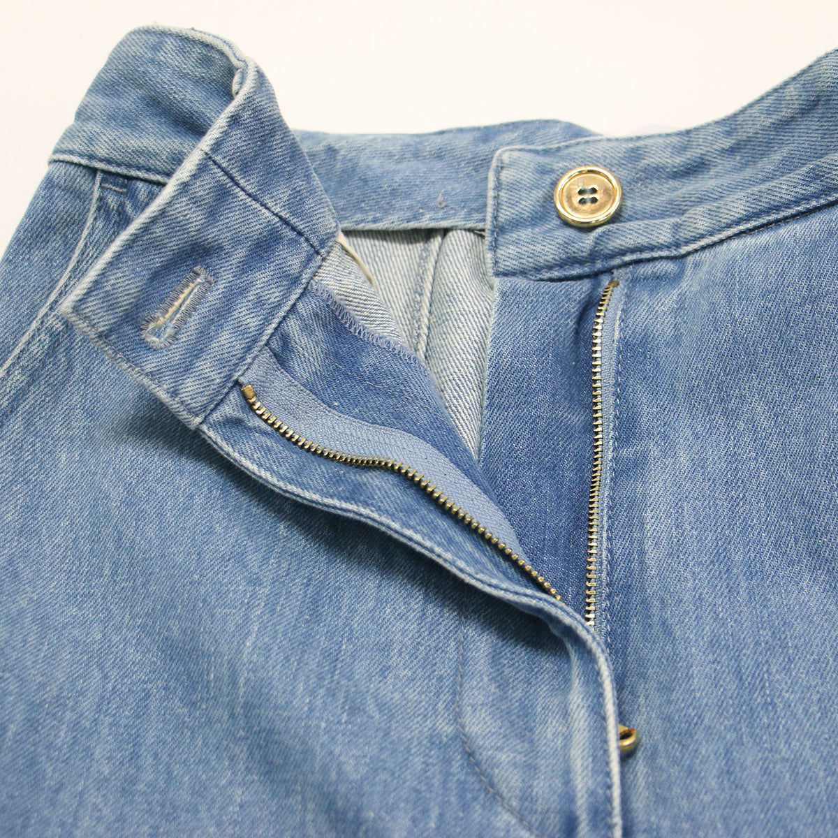 24春夏 アイコニックデニムパンツ / TR003 0008 / クロップド丈 ストレート センタープレス 折り返し メタルボタン コットン ウォッシャブル