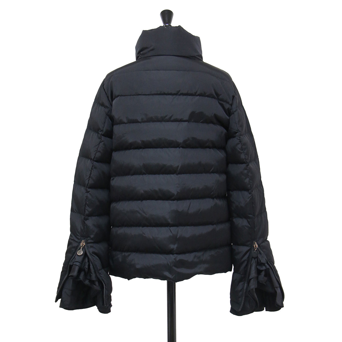 × sacai SEIRA ダウンジャケット / 1209S4697805 53103 / ブルゾン ショート丈 スタンドカラー フリル ラッフル ティアード