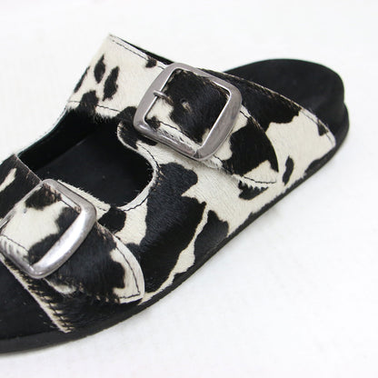 26春夏 2ベルト サンダル / 2 BELT SANDALS 26093450004010 / フラット ハラコ調 ホルスタイン柄 カウレザー