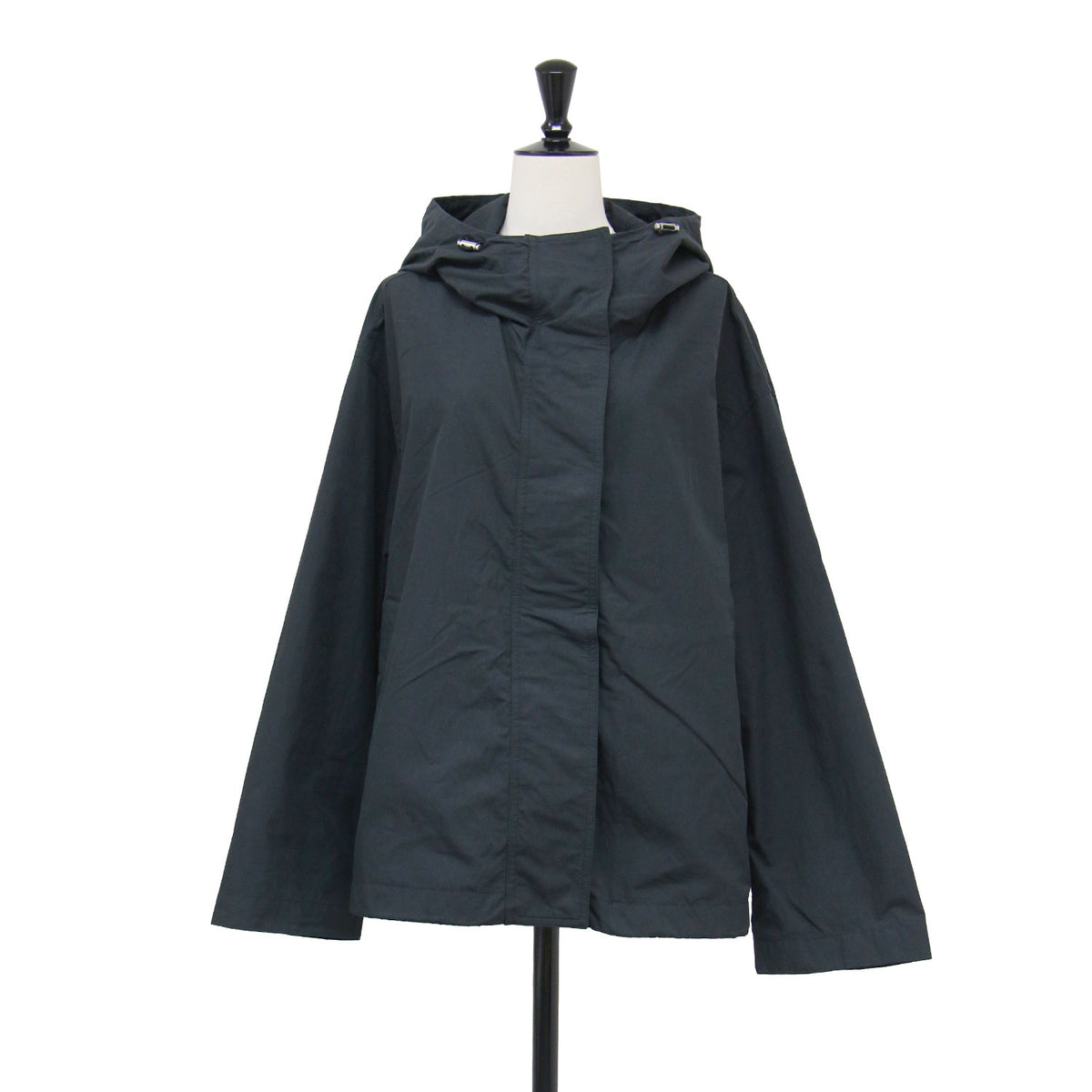 24春夏 ナイロンタフタフードジップアップブルゾン / J40BN0157 ジャンパー スタンドカラー 長袖 ドロップショルダー ダブルジップ ドローコード タグ 刺繍 コットン