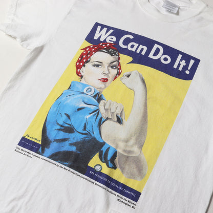 00s We Can Do It プロパガンダ ポスター Tシャツ / ドミニカ製 PORT and COMPANY