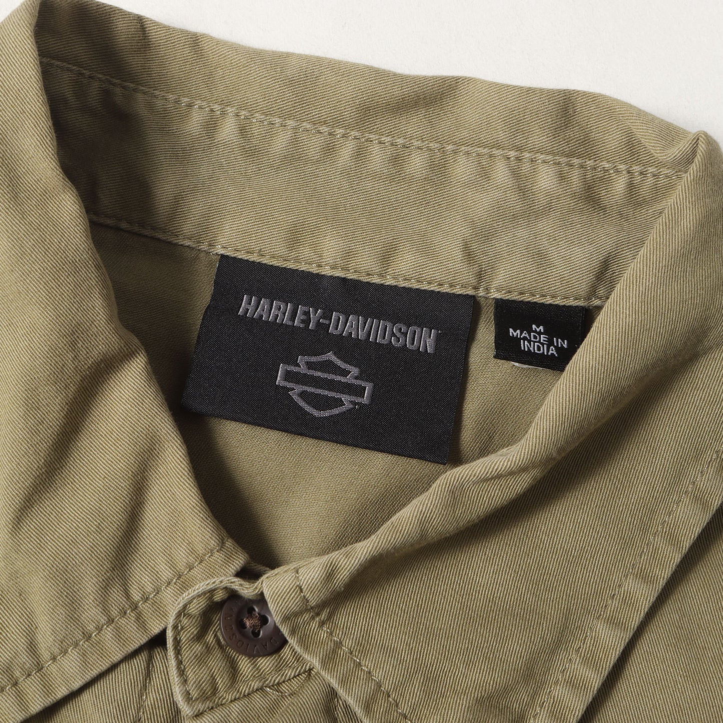 [現行モデル] エンブレム刺繍 コットン サファリ 半袖ボタンシャツ